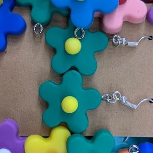 Green dangle flower earrings